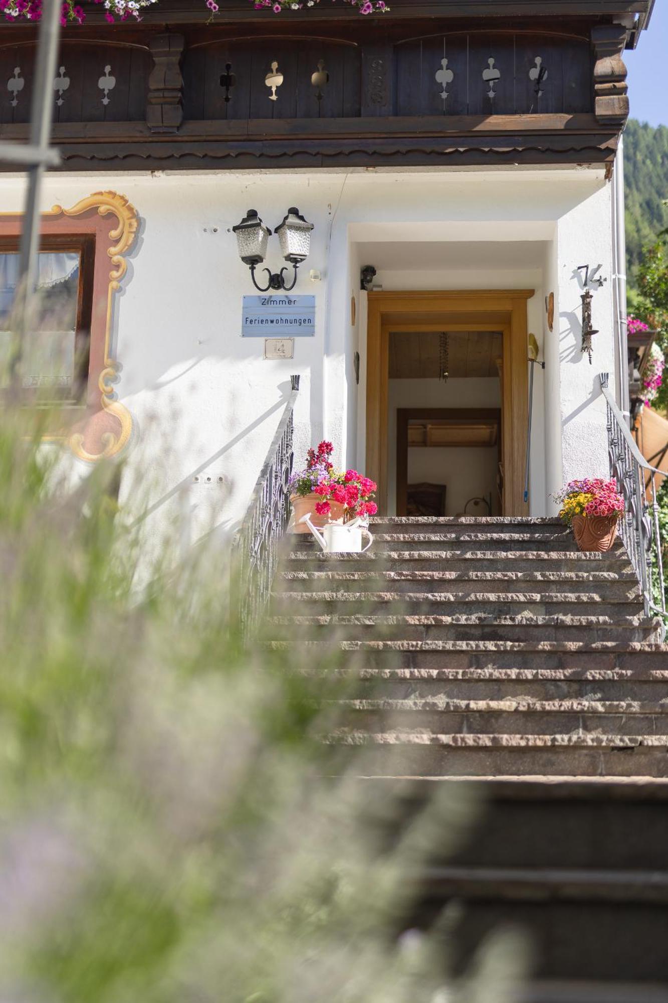 Pension Gulla - Ferienhaus Appartements B&B Neustift im Stubaital Exterior foto